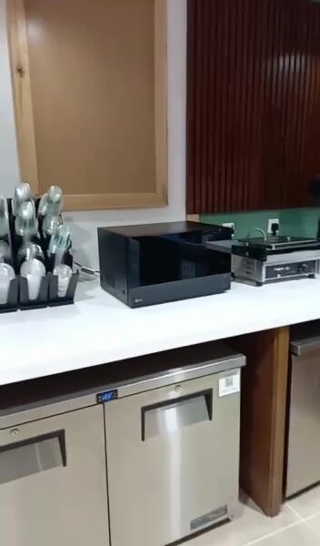 بارنز frame at 0m13s 352x600